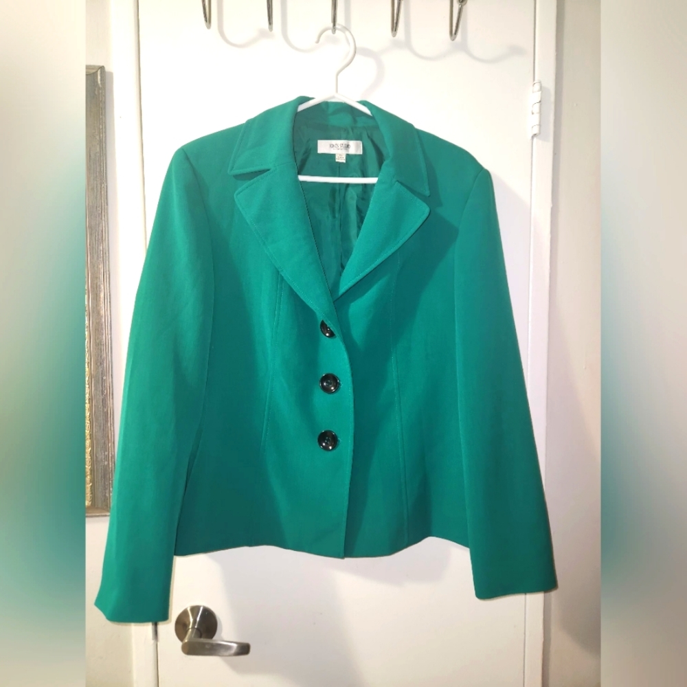 Jones studio separates blazer